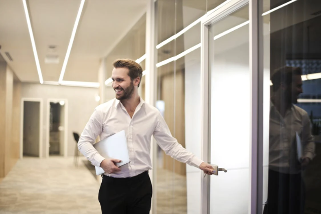 Vom Büro bis zur After-Work-Party: So stylst du dein Outfit für jeden Anlass