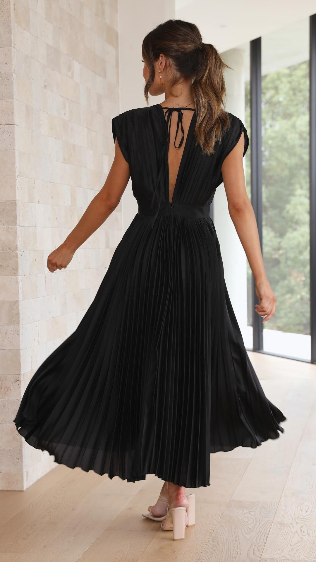 Angela | Damen Klassisches Plissiertes Maxikleid - Elle Zürich