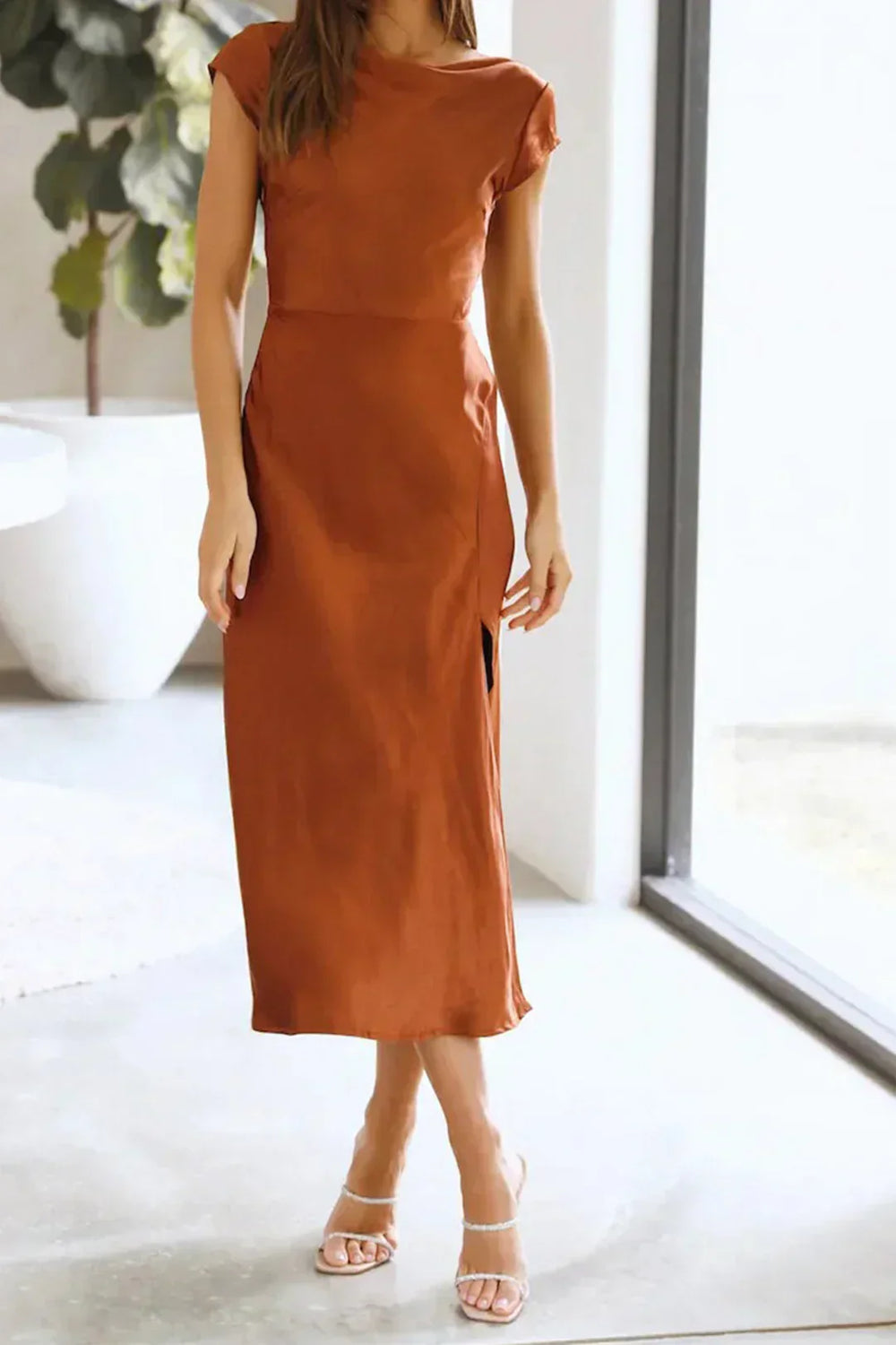 Selina | Damen Slip-Midikleid mit minimalistischer Silhouette - Elle Zürich