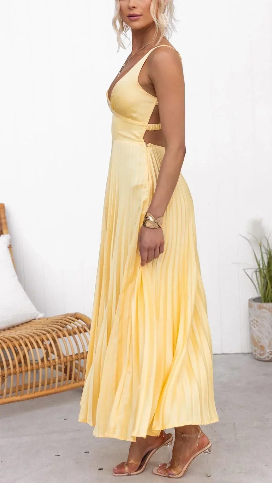 Kimberly | Women’s V-Neck Pleated Maxi Dress - Elle Zürich